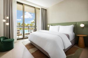 เตียงในห้องที่ The Westin Salgados Beach Resort, Algarve