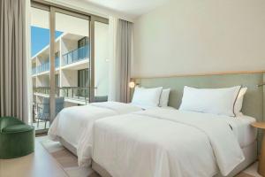 เตียงในห้องที่ The Westin Salgados Beach Resort, Algarve