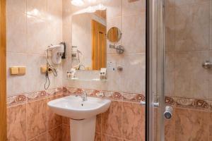 Hotel Krajka****的一间浴室