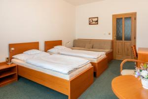 Hotel Krajka****客房内的一张或多张床位