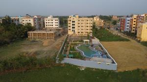 Bazén v ubytování Hotel Aarohi nebo v jeho okolí