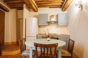 Kuchyň nebo kuchyňský kout v ubytování Rocca d'Orcia Suites and Villas