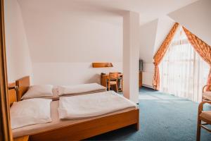 Hotel Krajka****客房内的一张或多张床位
