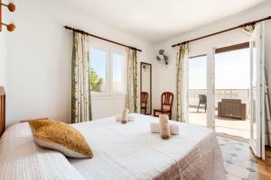 Postel nebo postele na pokoji v ubytování Villa Castellet + 30 fotografií