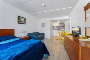 a bedroom with a blue bed and a blue couch at 313 E Glenwood Ave, Unit 109 in Wildwood