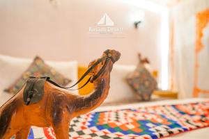 Kasam Desert Safari Camp客房内的一张或多张床位
