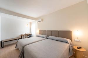 Postel nebo postele na pokoji v ubytování Hotel RH Sol