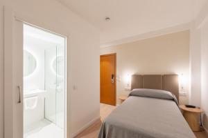 Postel nebo postele na pokoji v ubytování Hotel RH Sol