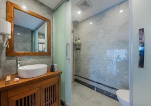 Vannituba majutusasutuses Huazhu Xizhou Impression Inn Furong Town Waterfall Branch