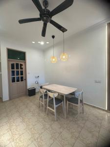 Φωτογραφία από το άλμπουμ του Cozy Muji Concept Home σε Λαμπουάν