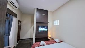 Postel nebo postele na pokoji v ubytování Yuwono Hotel & Villa Malioboro