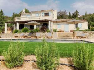 a house with a pool in front of it at Villa provençale climatisée, piscine chauffée, vue magnifique in Plan-de-la-Tour