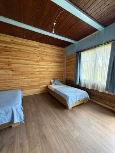 A bed or beds in a room at Izgen Bungalows