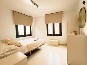 Łóżko lub łóżka w pokoju w obiekcie URBAN BEACH Grupo AC Gestion