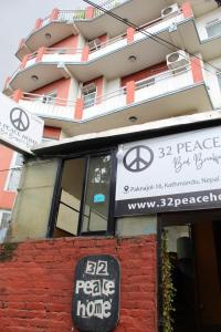 Un certificado, premio, letrero u otro documento en 32 Peace Home