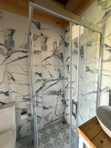 A bathroom at Izgen Bungalows