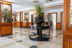 Vstupní hala nebo recepce v ubytování Grand Hotel Tiberio + 37 fotografií