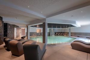 Bazén v ubytování Hotel Royal Village nebo v jeho okolí