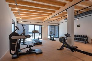 Fitness centrum a/nebo fitness zařízení v ubytování Hotel Royal Village