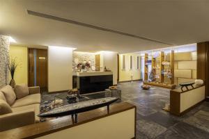 Posezení v ubytování Radisson Blu Hotel Pune Kharadi