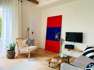 Μια τηλεόραση ή/και κέντρο ψυχαγωγίας στο Brise Gartenhaus Brunnenstraße App 05