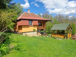 a house with a red roof and a gazebo at Majdanski Kutak in Gornji Milanovac