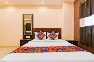 Ένα ή περισσότερα κρεβάτια σε δωμάτιο στο FabHotel BN Palace - Near Belgharia expressway