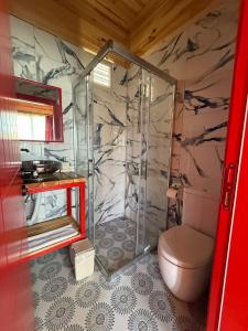 A bathroom at Izgen Bungalows