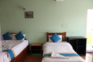 Una cama o camas en una habitación de 32 Peace Home