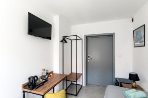 Televízia a/alebo spoločenská miestnosť v ubytovaní Cooltour Hostel