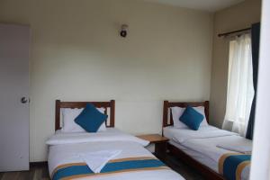 Una cama o camas en una habitación de 32 Peace Home