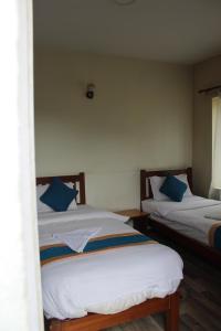 Una cama o camas en una habitación de 32 Peace Home