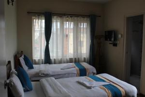 Una cama o camas en una habitación de 32 Peace Home