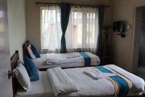 Una cama o camas en una habitación de 32 Peace Home