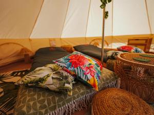 Postel nebo postele na pokoji v ubytování Salinko Glamping