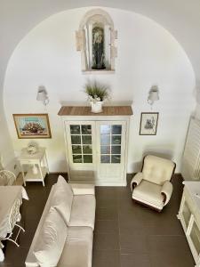 A seating area at Masseria Lacatena