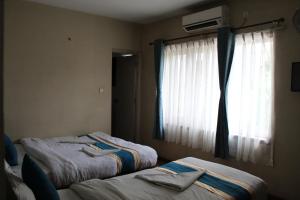 Una cama o camas en una habitación de 32 Peace Home