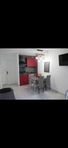 a kitchen and dining room with a table and chairs at appartement à 5 min à pieds de la plage in Les Lecques