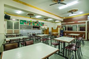 Restaurace v ubytování Hotel O Royal Residency Near Hare Krishna Hill