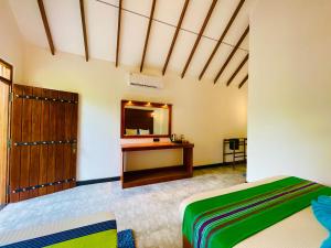 Letto o letti in una camera di Sungreen Cottage Sigiriya