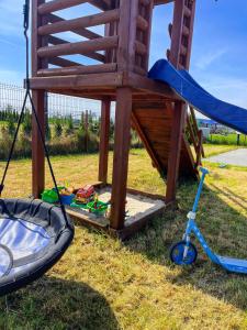 Herní místnost nebo prostor pro děti v ubytování Domki Białe Zacisze