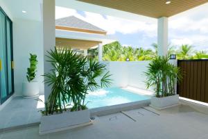 Bazén v ubytování Relax Nai Yang beach pool Villas nebo v jeho okolí