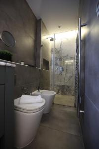 Koupelna v ubytování STYLISH 3 BED Partial SEAVIEW + 35 fotografií
