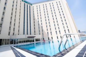 Bazén v ubytování Acacia Hotel by Blue Collection nebo v jeho okolí