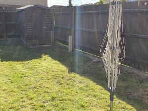 un patio con una valla en 32 Moorland House, en Leicester