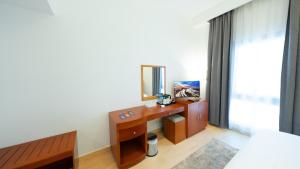 TV a/nebo společenská místnost v ubytování Acacia Hotel by Blue Collection