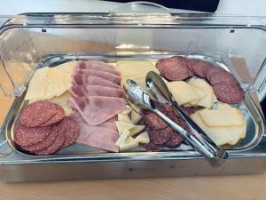 Jedzenie w pensjonacie lub w pobliżu