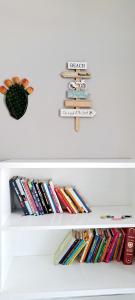a white shelf with a cross and books at Casa Ser-Ale in Torre Canne