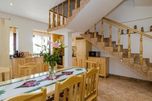Fotografia z galérie ubytovania Villa Baranówka - Apartament #8 by ShortStayPoland v destinácii Ratułów