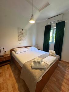 Postel nebo postele na pokoji v ubytování Apartments Alać